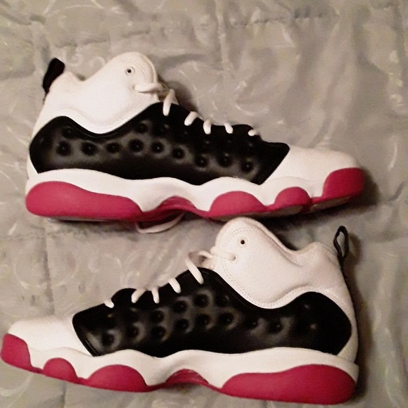 🚫SOLD ON MERC🚫 EUC Jordan’s, size 9.5y - Picture 2 of 7